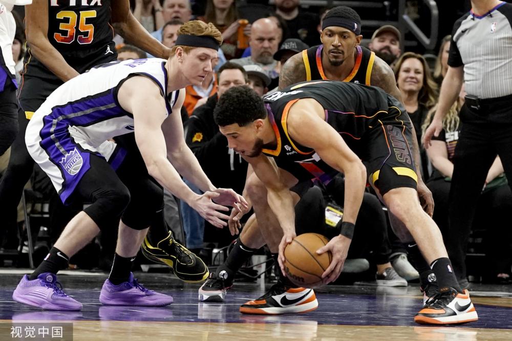 对年轻球员 对年轻球员