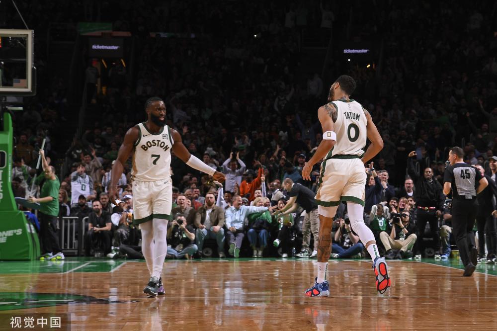 更反映了足 更反映了足