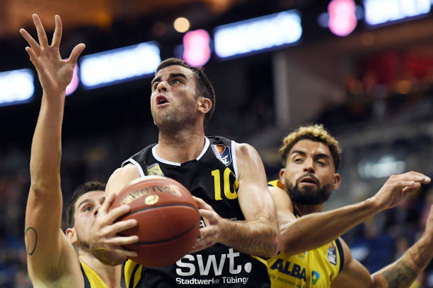 发球和犀利 发球和犀利